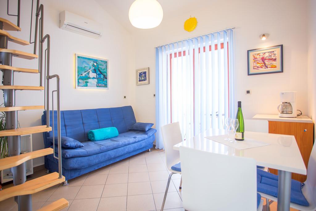 Apartment Zlatica By El-Pi Tours Malinska Eksteriør bilde
